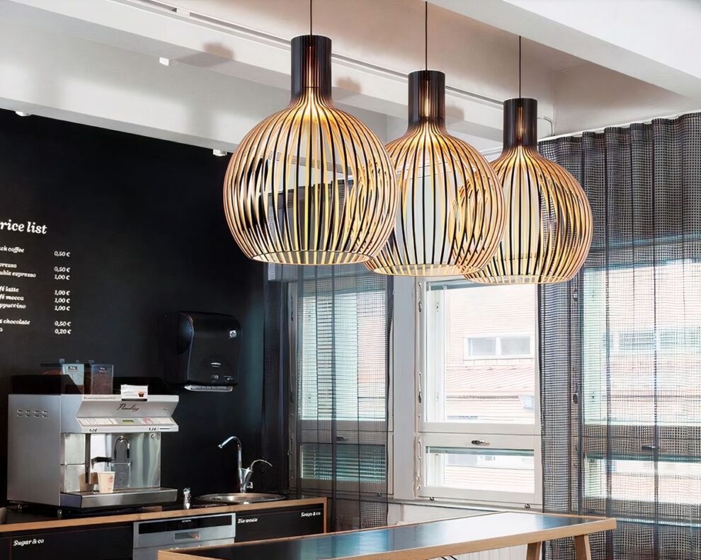 Lustre salle à manger en bois ajouré • Lustre Design