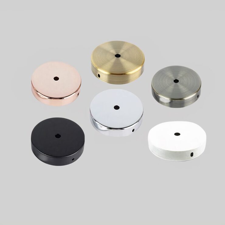 Ensemble de caches plafond ronds en métal pour lustre, disponibles en finitions noir mat, cuivre rose, doré, argenté brossé, chromé et blanc, parfaits pour dissimuler les fixations au plafond avec élégance.