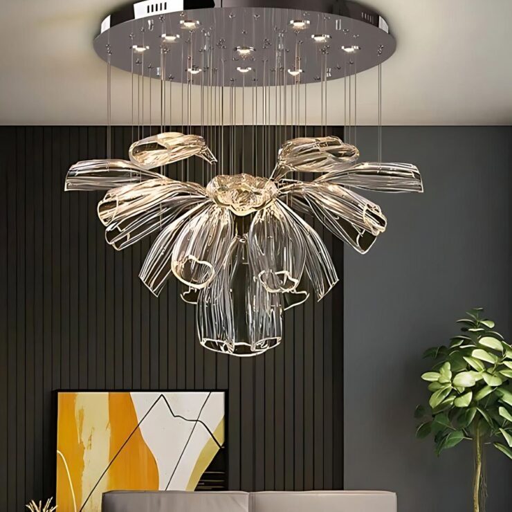 Lustre de style Murano en forme de cascade de pétales en verre transparent, suspendus élégamment pour créer un effet floral lumineux.