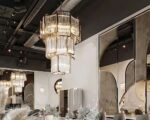 Lustre Murano, composé de prismes lumineux empilés, diffusant une lumière élégante et raffinée dans la pièce.