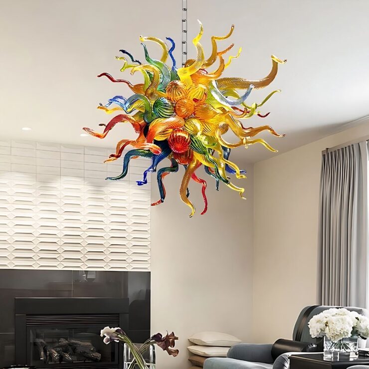 Lustre de style Murano en forme de bouquet coloré, composé de tiges en verre multicolores qui s'entrelacent et se déploient, créant une explosion lumineuse et vibrante, idéale pour un intérieur audacieux et artistique.