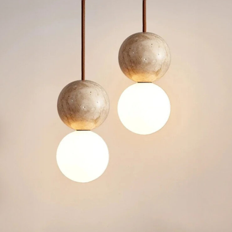 Lustre suspendu pierre style japandi blanc et beige présenté en duo sur fond uni