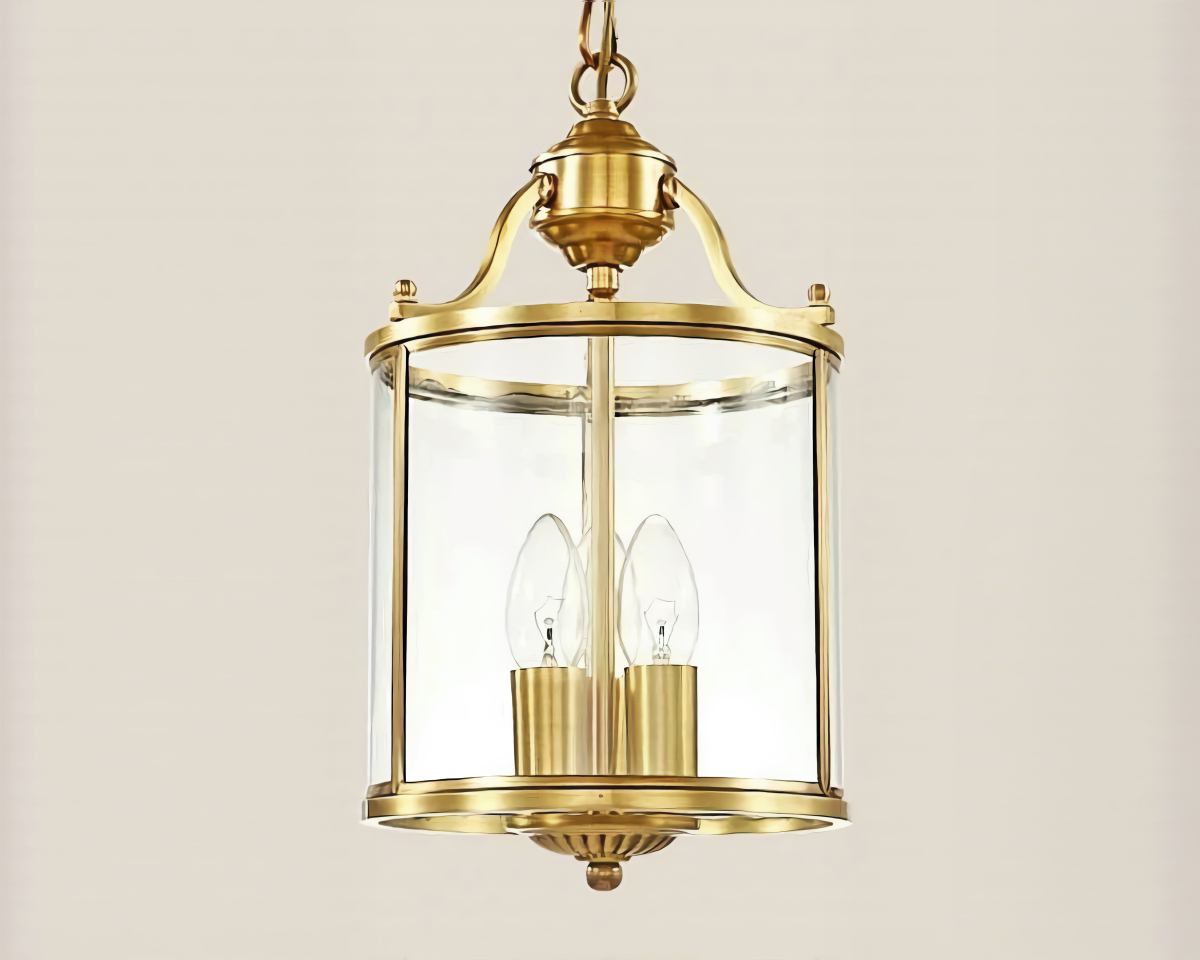 Lustre classique finition bronze poli en forme de lanterne cylindrique sur fond uni